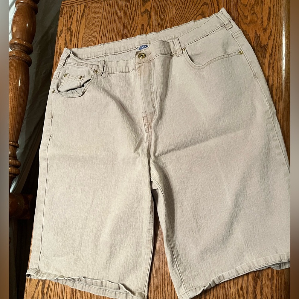 Diane Gilman Light Beige Women’s Casual Shorts